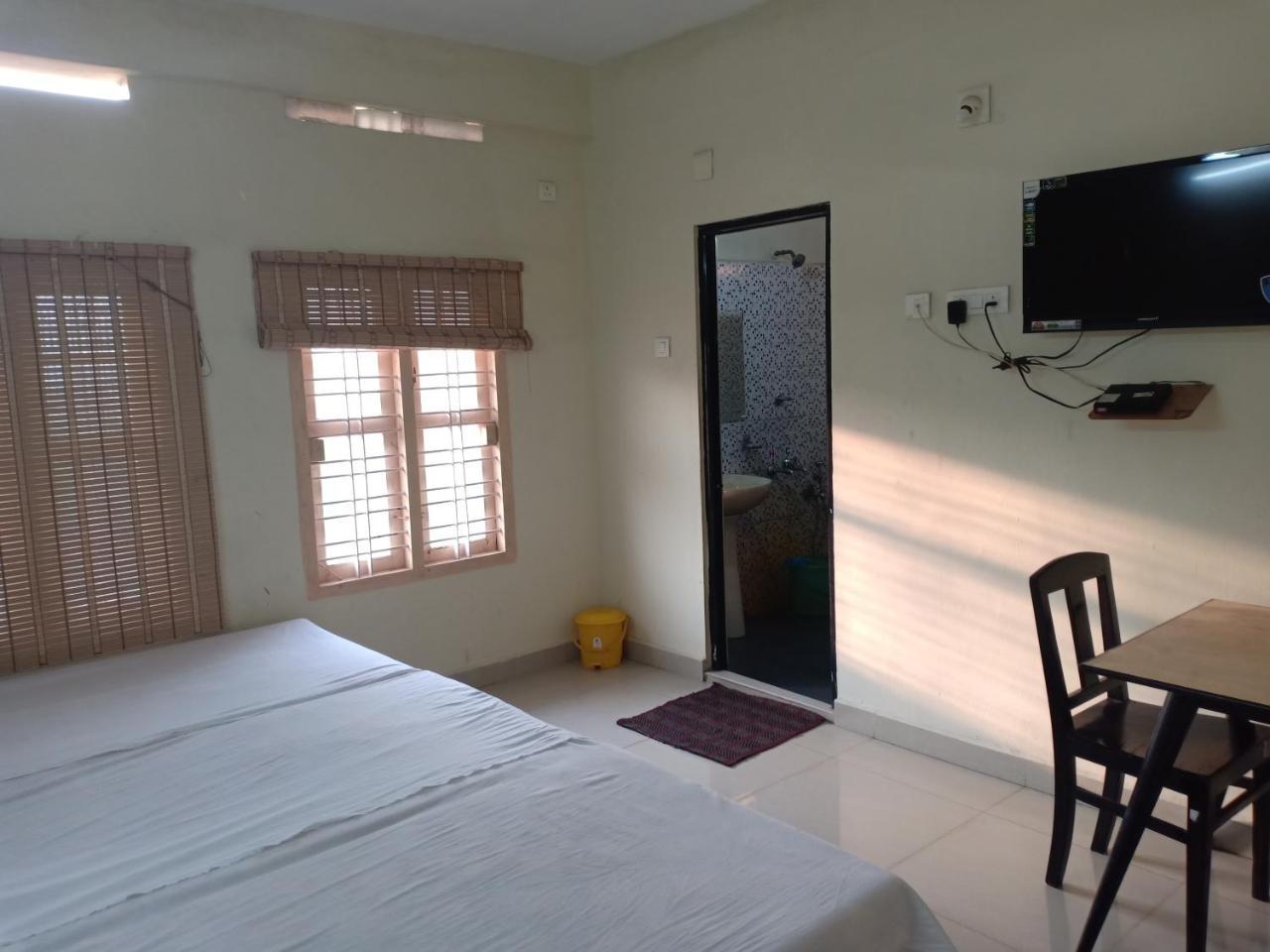 Chottanikara Hotel Woodlands מראה חיצוני תמונה